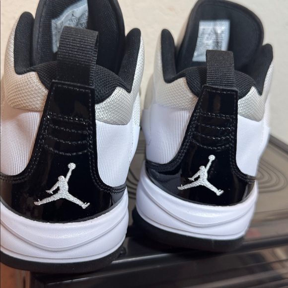 Jordan Men’s Black and White Low-Top Athletic Sneakers main image 4